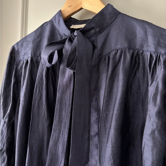 NWOT Savannah Morrow Leo Blouse in Navy - Picture 2 of 6